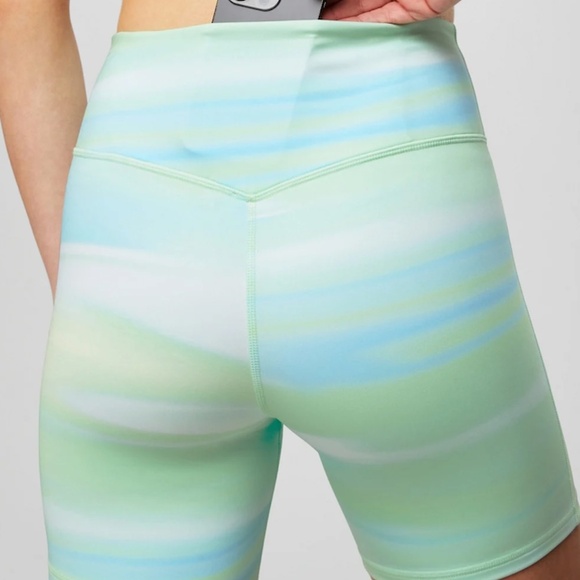 Anywhere Motion365+ High-Waisted 6" Short - Picture 2 of 3